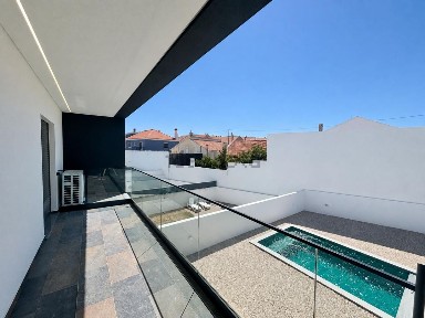 Ramada e Caneças, Rua Almada Negreiros