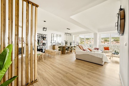Apartamento T4 à venda na Rua Amélia Rey Colaço