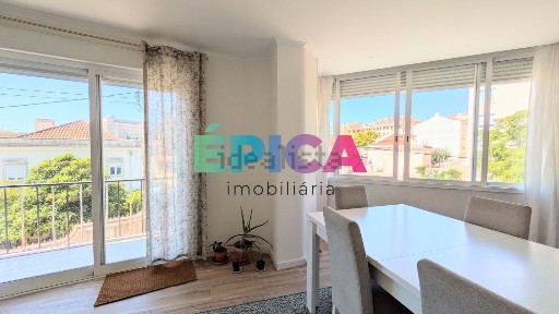 Apartamento T3 à venda na Rua Doutor Sá Marques, 3
