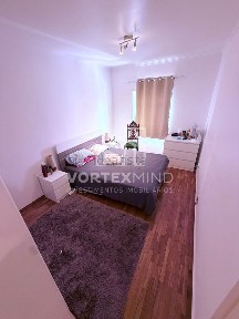 Apartamento T2 à venda na Rua Laura Alves