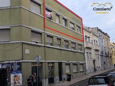 Apartamento T3 à venda na Rua Carlos Ribeiro, 3