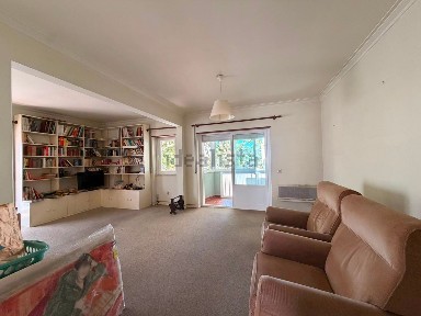 Apartamento T3 à venda na Avenida Maria da Conceição, 86