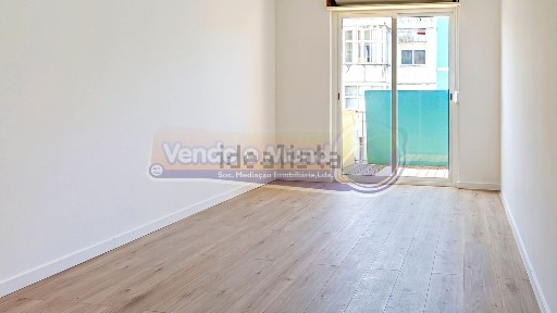 Apartamento T2 à venda na Agualva-Cacém