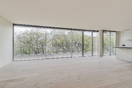 Apartamento T3 à venda na Avenida Conde de Valbom