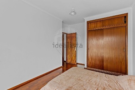 Apartamento T3 à venda na Rua da Policlínica