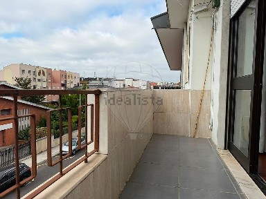 Apartamento T2 à venda na Rua Doutor António Fortunato da Rocha Quaresma