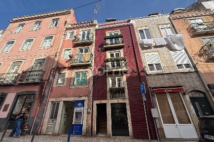 Arrendamento de espaço comercial na Rua de São Bento, 10