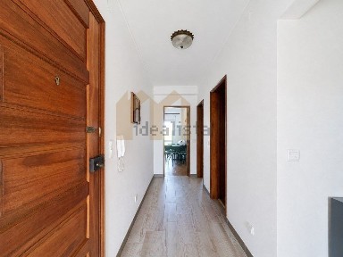 Apartamento T1 à venda na Rua 25 de Abril