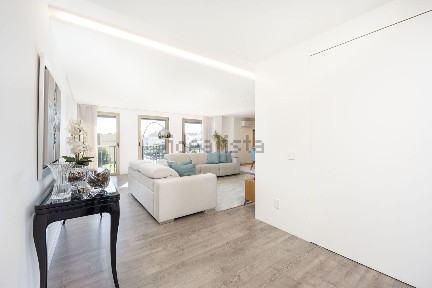 Apartamento T4 à venda na Rua do Hospital Militar, 12