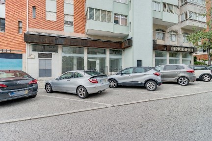 Arrendamento de espaço comercial na Rua Piscina