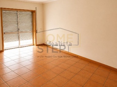 Arrendamento de apartamento T3 na Rua Comandante Amorim, 80