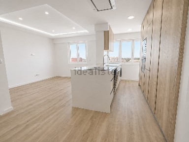 Apartamento T1 à venda na Rua Infante Dom Augusto