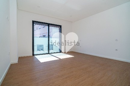 Apartamento T2 à venda na Rua de Vicente Almeida de Eça, 64