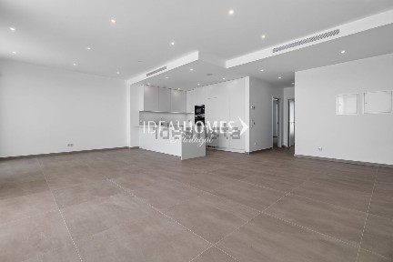 Apartamento T3 à venda em Praia Dona Ana
