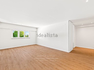 Apartamento T1 à venda na Avenida Engenheiro Adelino Amaro da Costa