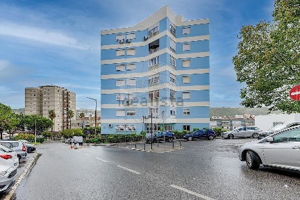 Apartamento T2 à venda na Rua Alves Redol