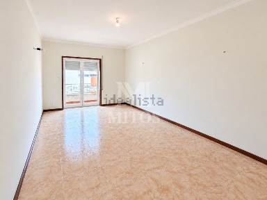 Apartamento T2 à venda na Monserrate