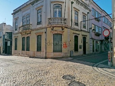 Espaço comercial à venda na Rua Doutor Teixeira Guedes, 2