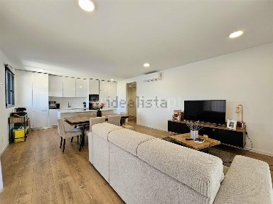 Apartamento T2 à venda na Rua Carminé Nobre