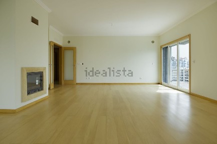 Arrendamento de apartamento T4 em Paço de Arcos