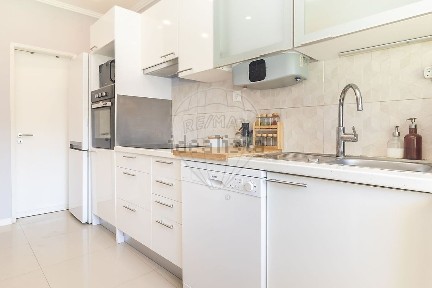 Apartamento T2 à venda na Rua Alda Lara, 3