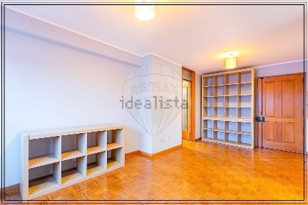 Arrendamento de apartamento T1 na Rua do Pinheiro Manso