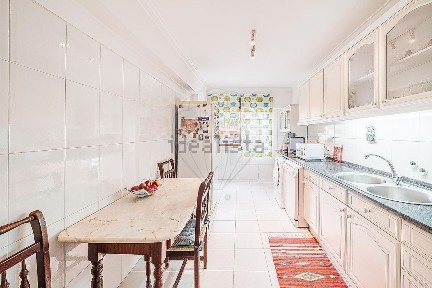 Apartamento T3 à venda na Rua Guerra Junqueiro