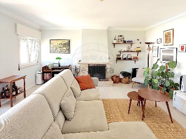 Apartamento T3 à venda na Tires