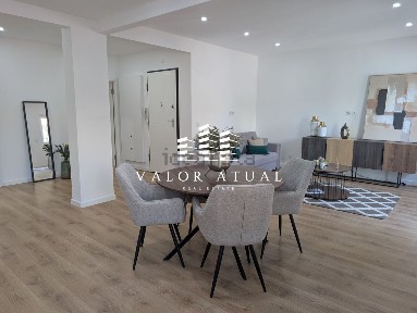 Apartamento T3 à venda na Rua República da Bolívia
