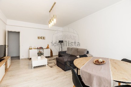 Apartamento T3 à venda na Rua Professor Virgílio de Morais