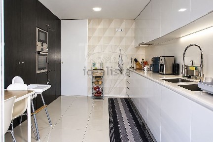 Arrendamento de apartamento T3 na Rua do Pq. Norte