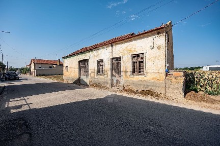 Moradia independente à venda em São Lourenço do Bairro