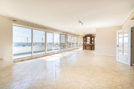 Apartamento T4 à venda na Rua D. António Marcelino