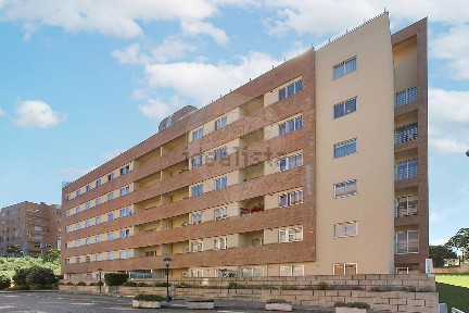 Arrendamento de apartamento T3 na Praceta de Bustes