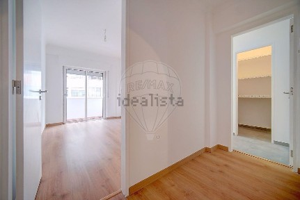 Apartamento T3 à venda na Rua Elias Garcia