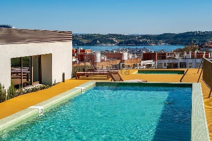 Apartamento T4 à venda na Rua Coronel José Núncio