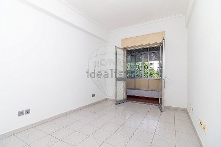Apartamento T2 à venda na Rua do Vale Formoso de Cima
