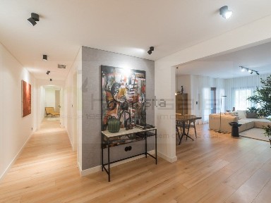 Apartamento T1 à venda na Rua Pulido Valente, 14