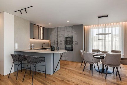 Apartamento T2 à venda na Estrada Brito
