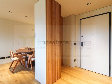 Apartamento T2 à venda na Rua Arquitecto João Andresen, 247