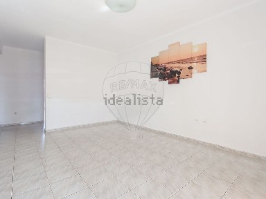 Apartamento T2 à venda na Rua Sacadura Cabral