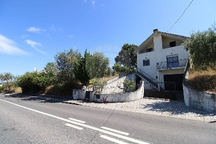 Moradia independente à venda em Alcaria