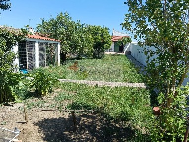 Moradia geminada à venda na Rua de Santo António