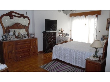 Moradia independente à venda em Santa Clara e Castelo Viegas