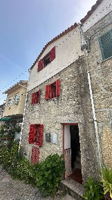 Avô, Rua Outeiro