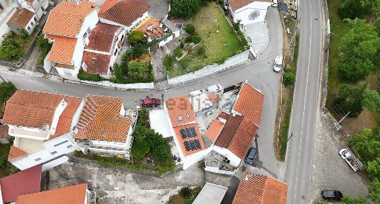 Moradia independente à venda na Rua do Miradouro