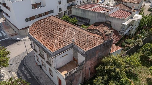 Moradia independente à venda na Avenida Visconde de Alverca