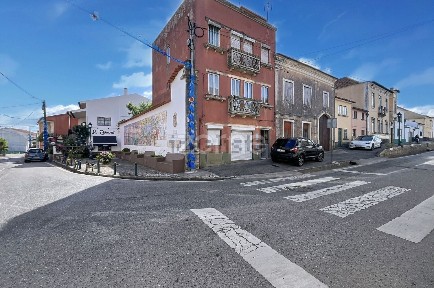 Seixo de Gatões, Rua da República, 72
