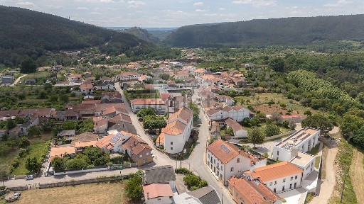 Moradia independente à venda em Vila Nova do Ceira