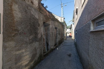 Moradia independente à venda na Rua Coenços